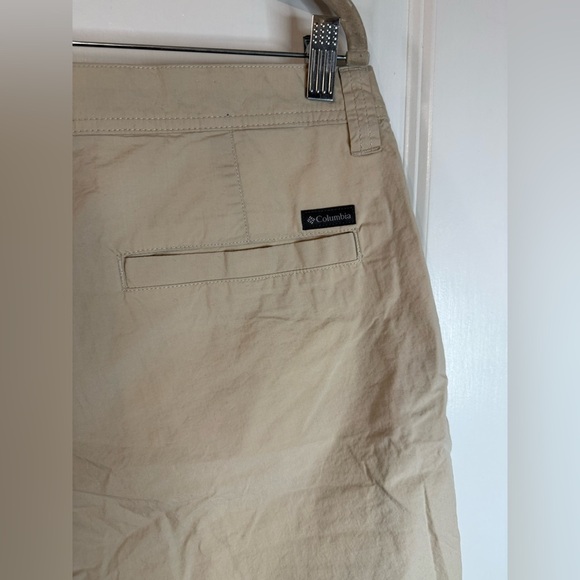Columbia Men’s Khaki Washed Out Shorts - Size 34W/10L - Picture 5 of 8